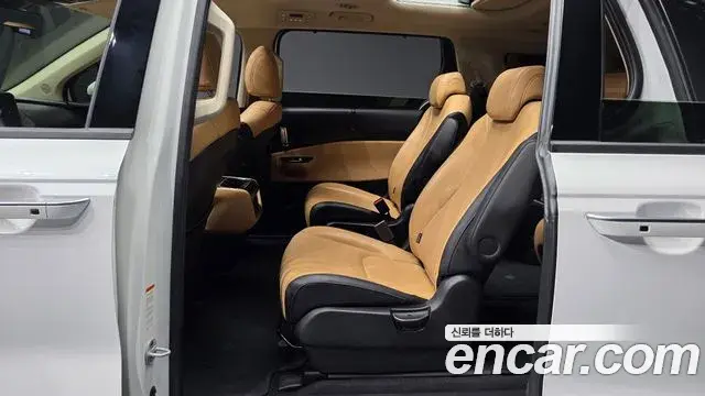 Kia Carnival 2023 — Фото 12/20
