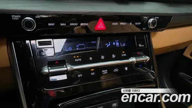 Kia Carnival 2023 — Фото 19/20