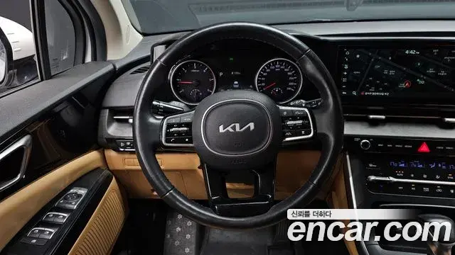Kia Carnival 2023 — Фото 13/20