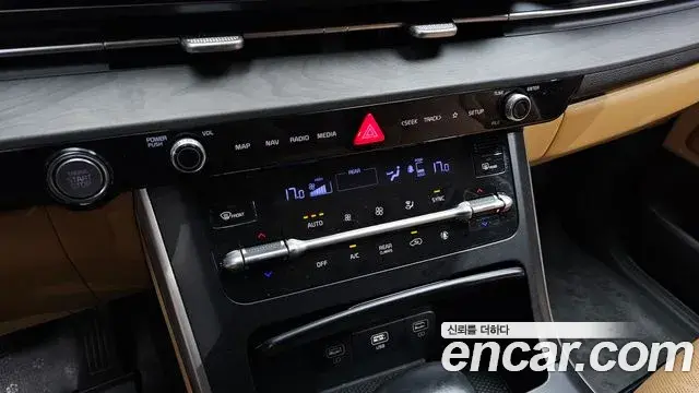 Kia Carnival 2023 — Фото 18/20