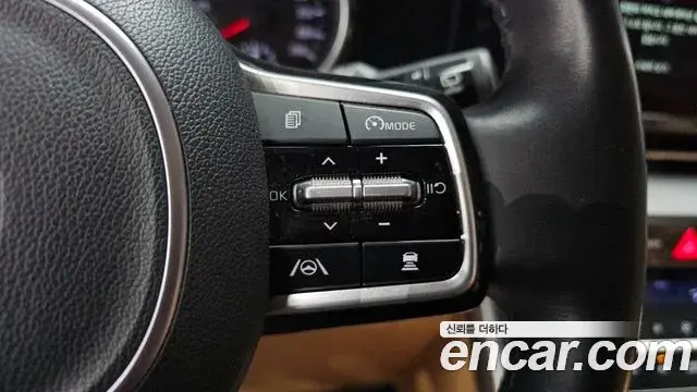 Kia Carnival 2023 — Фото 19/20