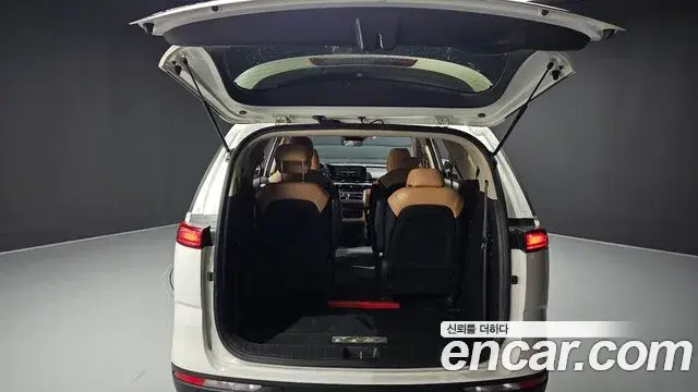 Kia Carnival 2023 — Фото 20/20