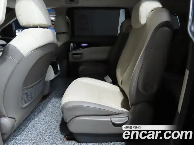 Kia Carnival 2022 — Photo 9/20