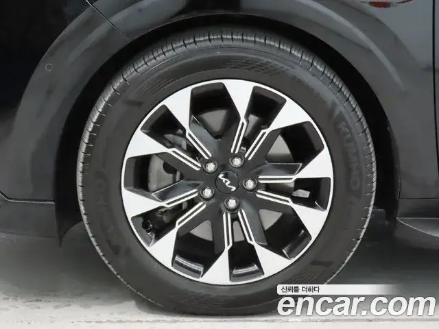 Kia Carnival 2022 — Photo 19/20