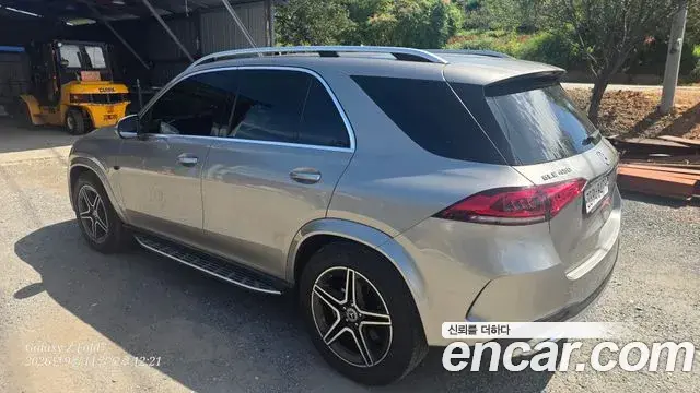 Mercedes-Benz GLE-Class 2019 — Photo 2/11