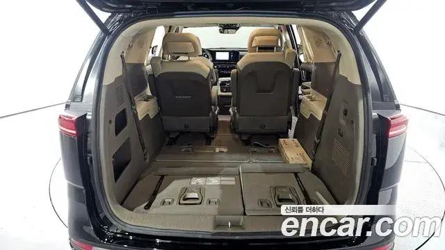Kia Carnival 2023 — Фото 19/20
