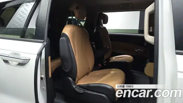 Kia Carnival 2023 — Photo 12/20