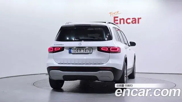 Mercedes-Benz GLB-Class 2021 — Фото 4/20
