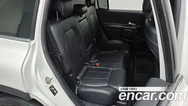 Mercedes-Benz GLB-Class 2021 — Фото 11/20