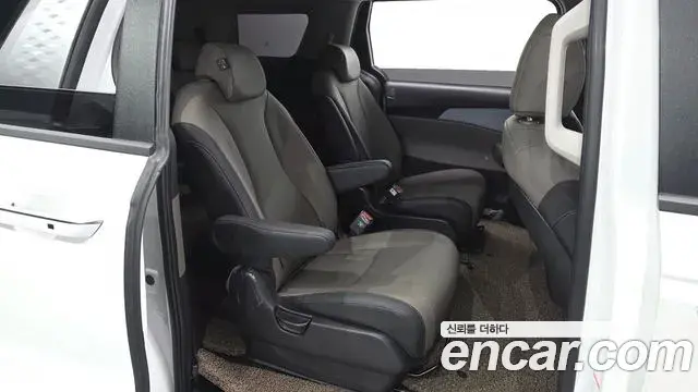Kia Carnival 2025 — Фото 11/20