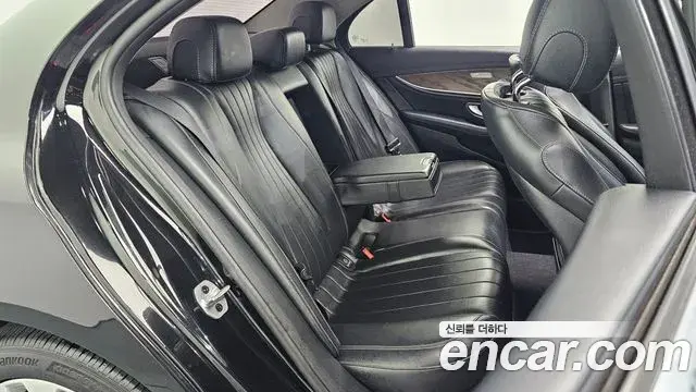Mercedes-Benz E-Class 2018 — Фото 11/20
