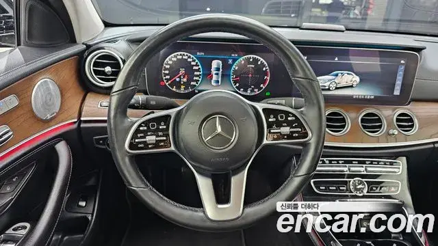 Mercedes-Benz E-Class 2018 — Фото 13/20