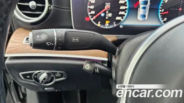 Mercedes-Benz E-Class 2018 — Фото 19/20