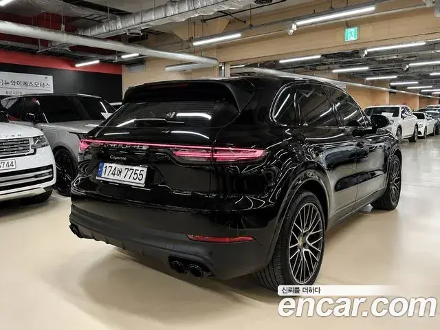 Porsche Cayenne 2021 — Фото 2/14