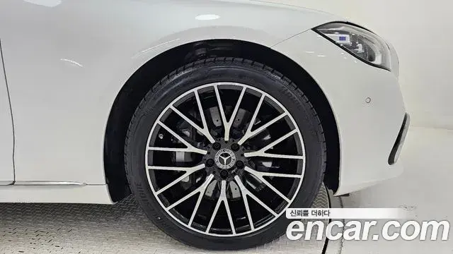 Mercedes-Benz S-Class 2025 — Фото 4/18