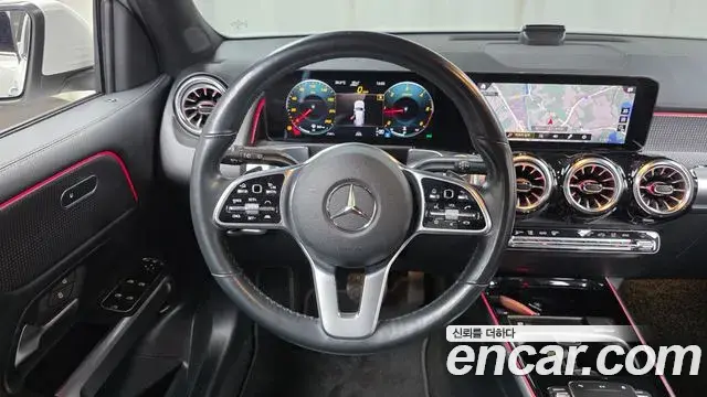 Mercedes-Benz GLB-Class 2022 — Photo 14/20