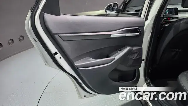 Kia Seltos 2023 — Şəkil 26/30