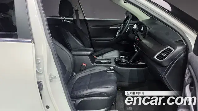 Kia Seltos 2023 — Şəkil 28/30