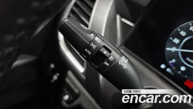 Kia Seltos 2023 — Şəkil 10/30