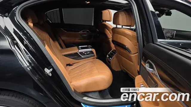 BMW 7 Series 2020 — Фото 12/20