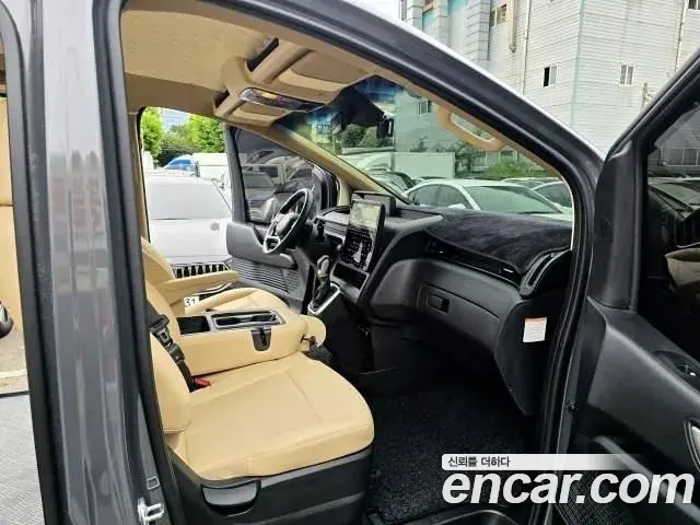 Hyundai Staria 2024 — Фото 8/20