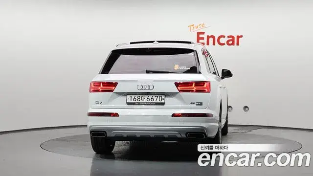 Audi Q7 2019 — Фото 3/20