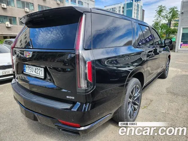 Cadillac Escalade 2023 — ფოტო 15/15