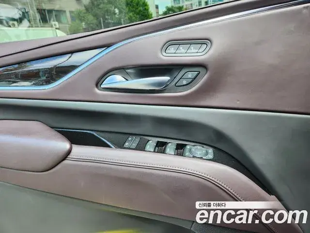 Cadillac Escalade 2023 — ფოტო 2/15