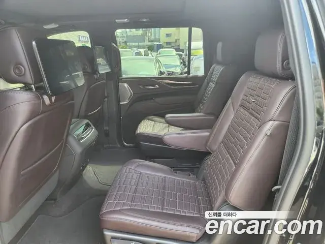 Cadillac Escalade 2023 — ფოტო 8/15