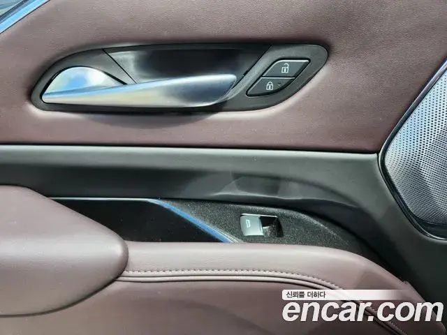 Cadillac Escalade 2023 — ფოტო 10/15