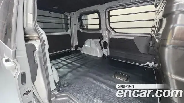 Hyundai Staria 2025 — Фото 12/20