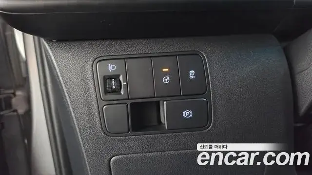 Hyundai Staria 2025 — Фото 17/20