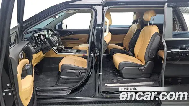Kia Carnival 2021 — Фото 17/20