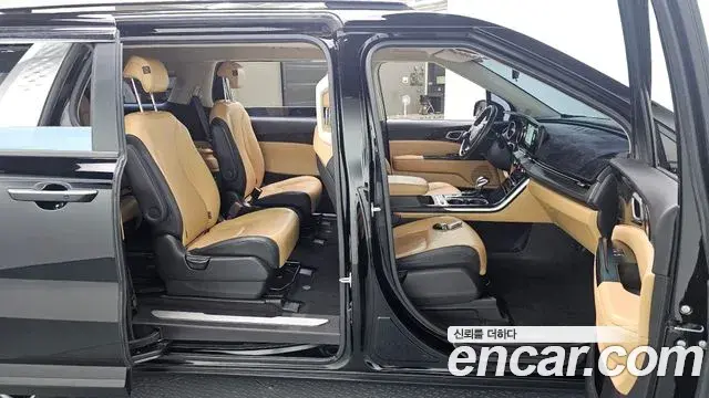 Kia Carnival 2021 — Фото 19/20