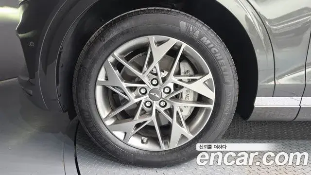 Genesis GV70 2023 — Photo 4/20