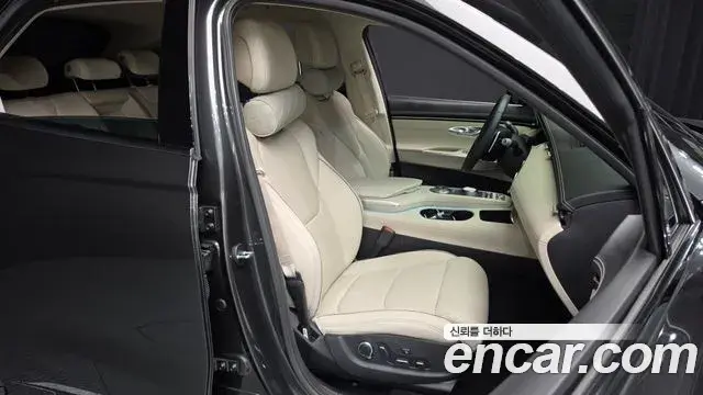 Genesis GV70 2023 — Photo 12/20