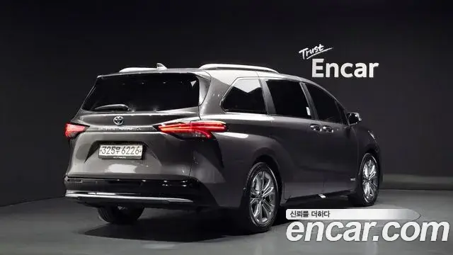 Toyota Sienna 2021 — Photo 2/20