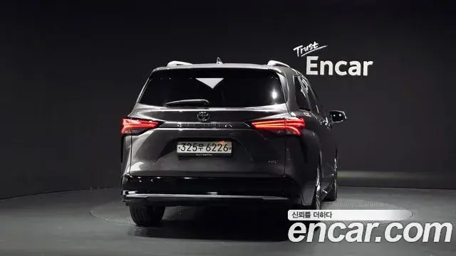 Toyota Sienna 2021 — Photo 4/20