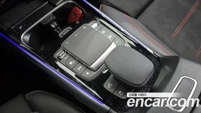 Mercedes-Benz GLB-Class 2023 — ფოტო 17/20