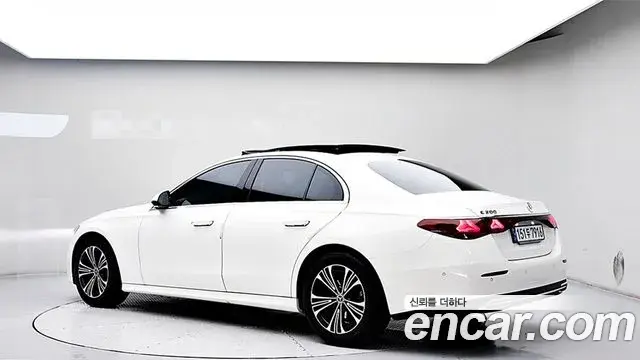 Mercedes-Benz E-Class 2024 — Photo 1/20