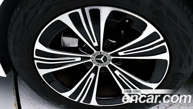 Mercedes-Benz E-Class 2024 — Photo 5/20