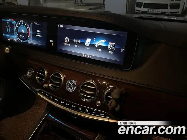 Mercedes-Benz S-Class 2019 — Photo 17/19