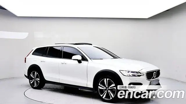 Volvo V60 Cross Country 2019 — Фото 3/20