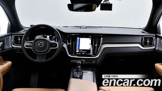 Volvo V60 Cross Country 2019 — Фото 7/20