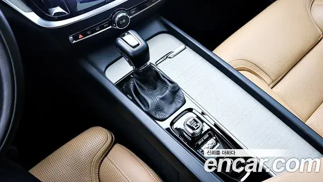Volvo V60 Cross Country 2019 — Фото 15/20