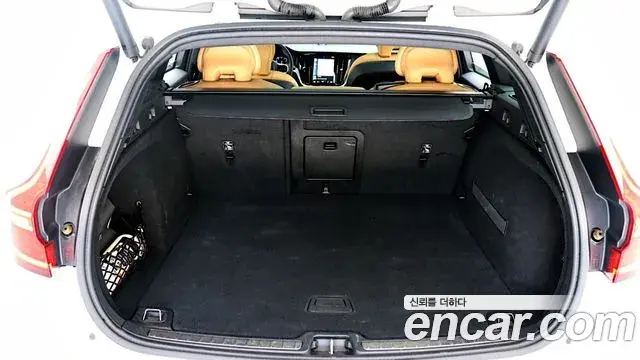 Volvo V60 Cross Country 2019 — Фото 18/20