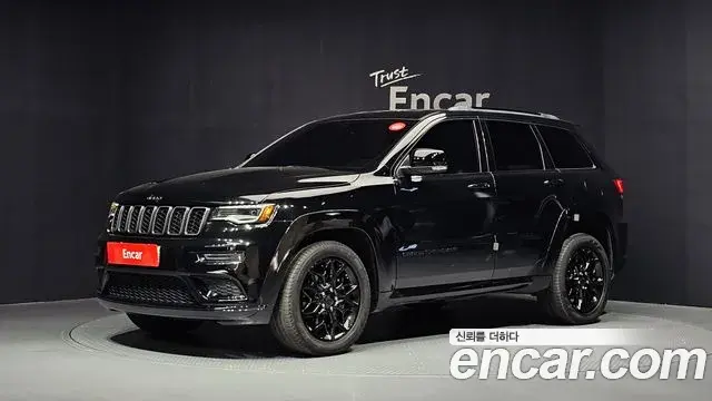 Jeep Grand Cherokee 2021 — Photo 31/32