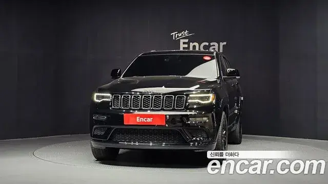 Jeep Grand Cherokee 2021 — Photo 28/32