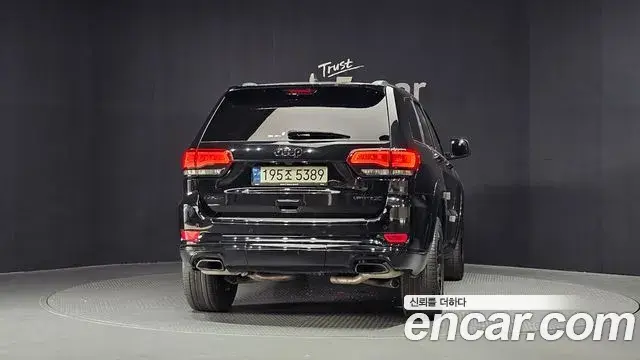 Jeep Grand Cherokee 2021 — Photo 22/32