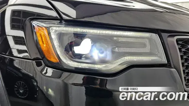Jeep Grand Cherokee 2021 — Photo 18/32